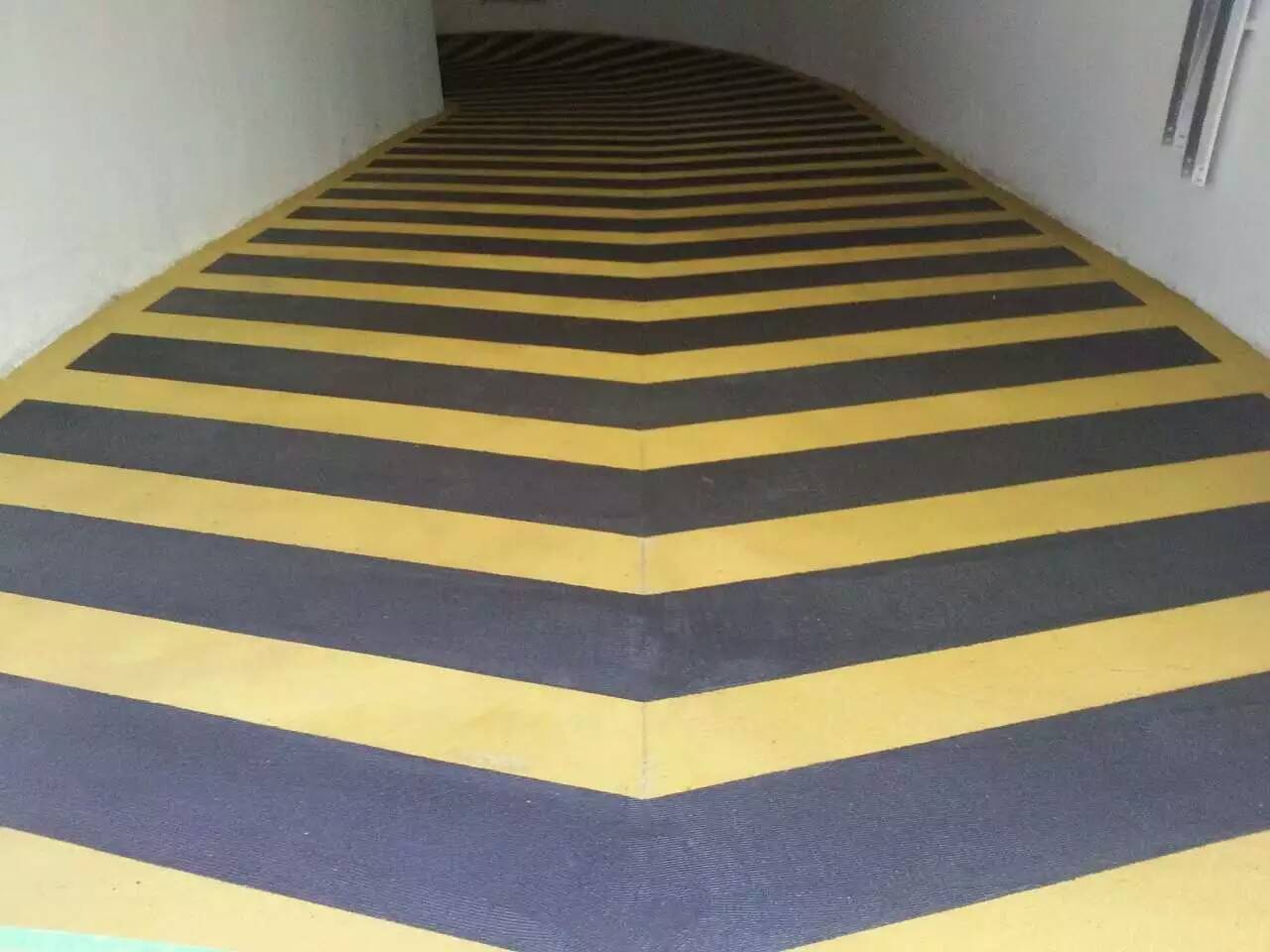 無震動止滑車道